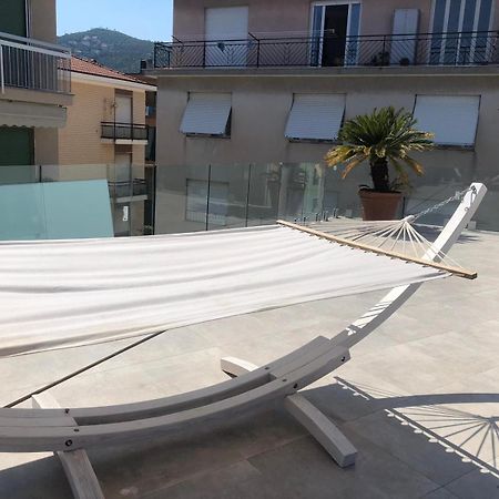 Appartamento Spotorno Con Ampio Terrazzo Attrezzato Anche Con Angolo Cottura المظهر الخارجي الصورة