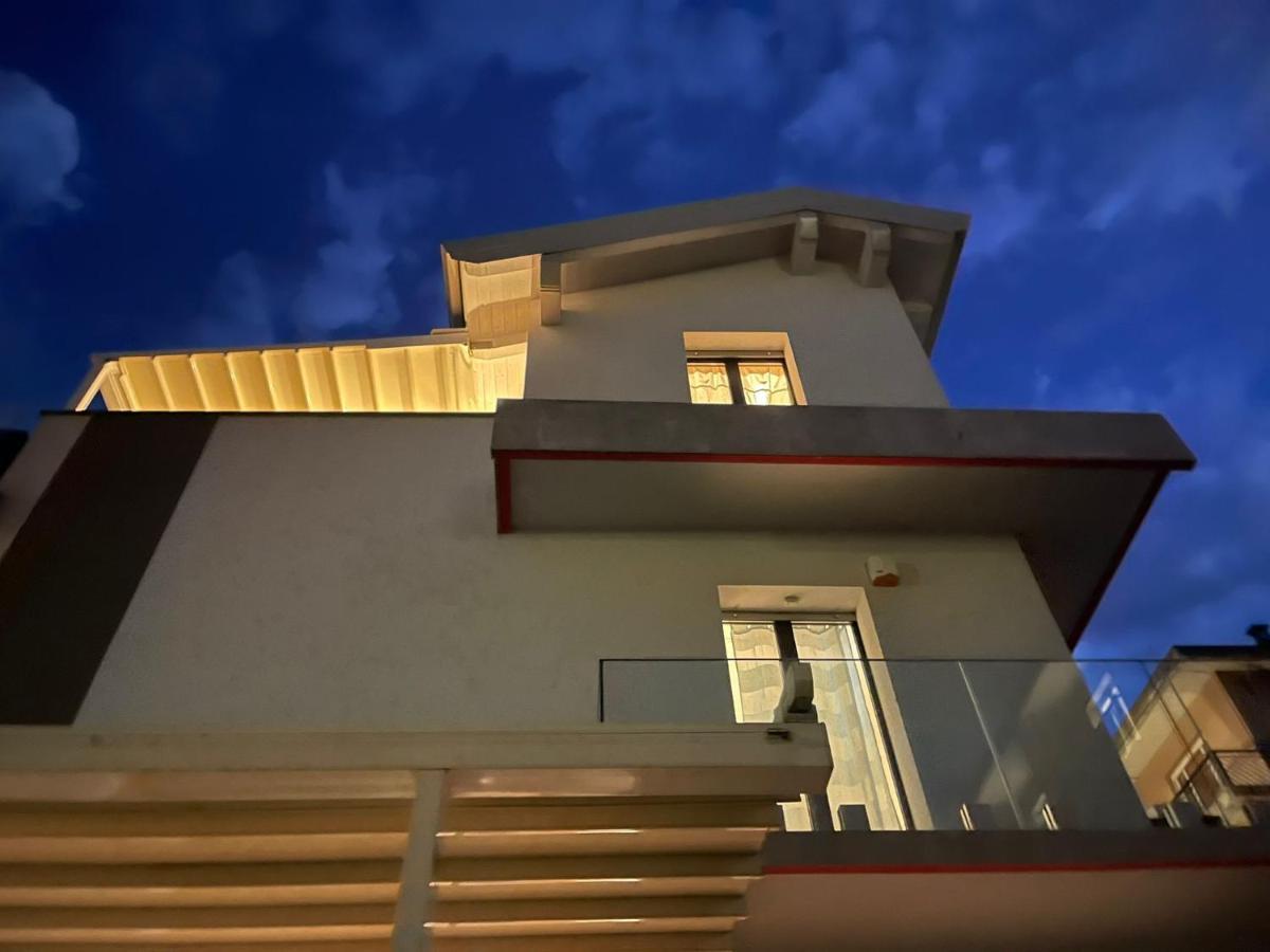 Appartamento Spotorno Con Ampio Terrazzo Attrezzato Anche Con Angolo Cottura المظهر الخارجي الصورة