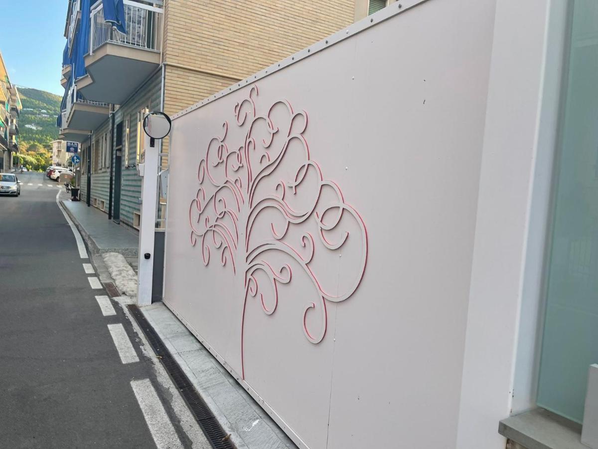 Appartamento Spotorno Con Ampio Terrazzo Attrezzato Anche Con Angolo Cottura المظهر الخارجي الصورة