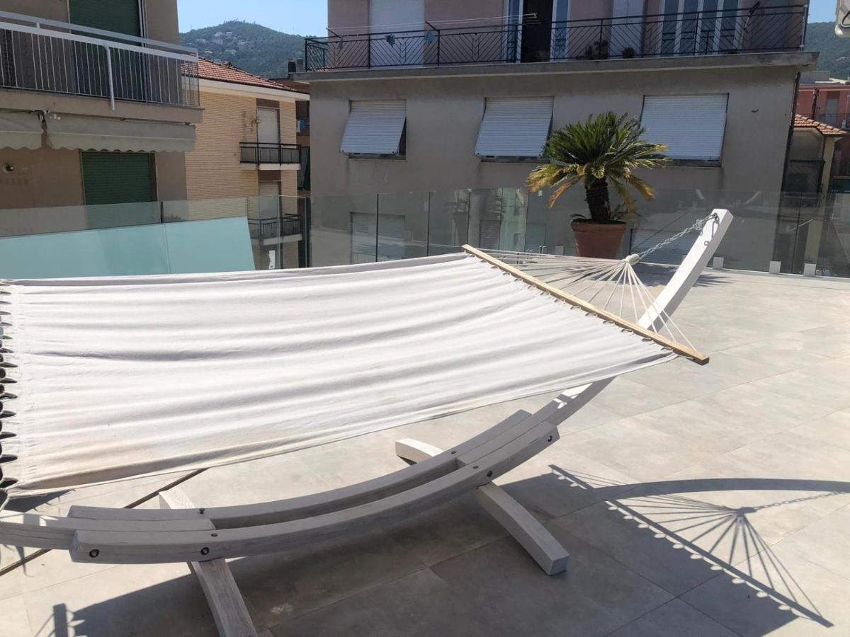 Appartamento Spotorno Con Ampio Terrazzo Attrezzato Anche Con Angolo Cottura المظهر الخارجي الصورة