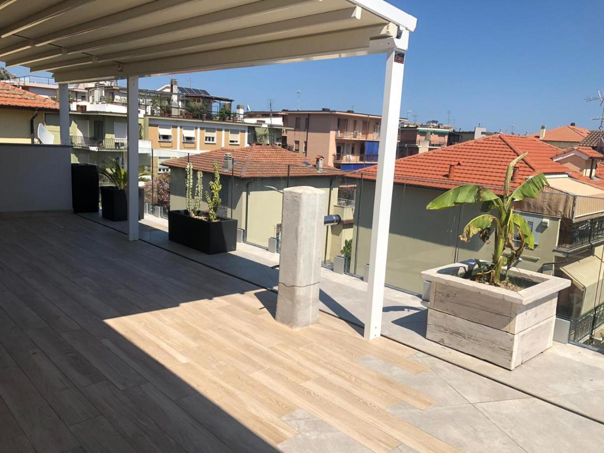 Appartamento Spotorno Con Ampio Terrazzo Attrezzato Anche Con Angolo Cottura المظهر الخارجي الصورة