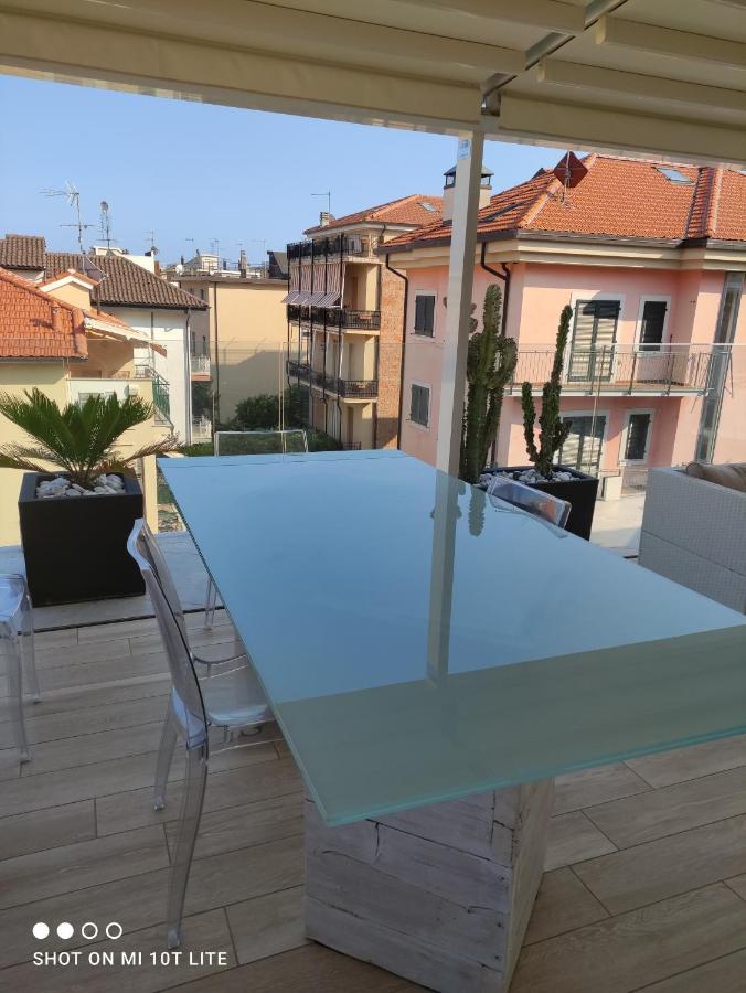 Appartamento Spotorno Con Ampio Terrazzo Attrezzato Anche Con Angolo Cottura المظهر الخارجي الصورة