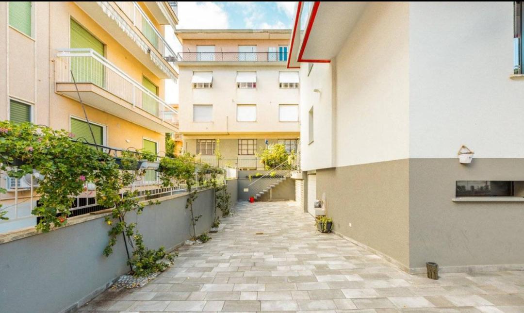 Appartamento Spotorno Con Ampio Terrazzo Attrezzato Anche Con Angolo Cottura المظهر الخارجي الصورة